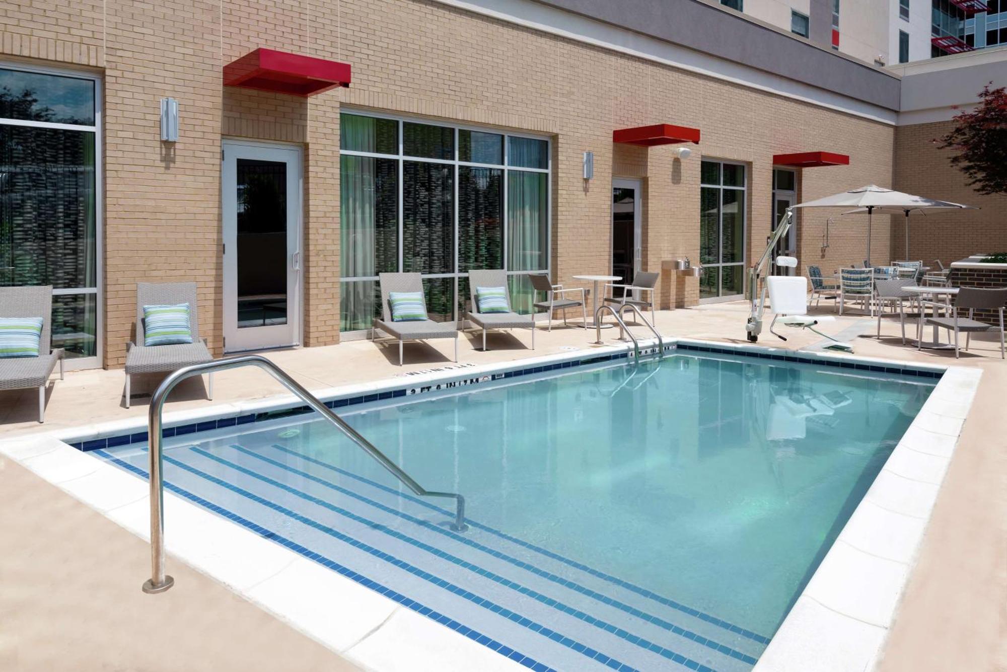 Hampton Inn & Suites Atlanta Buckhead Place Eksteriør billede